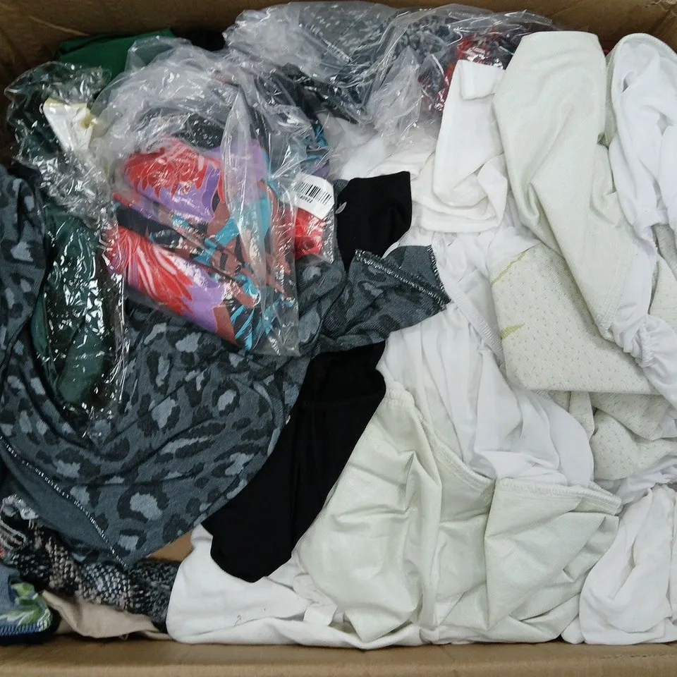 APPROXIMATELY 40 ASSORTED CLOTHING ITEMS IN VARIOUS SIZES TO INCLUDE DRESSES, TOPS, SWEATERS, ETC - COLLECTION ONLY