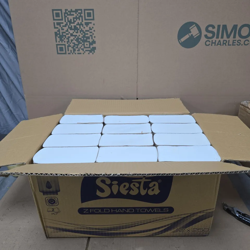 CAGE OF APPROXIMATELY 15 ASSORTED ITEMS TO INCLUDE: SIESTA Z FOLD HAND TOWELS 