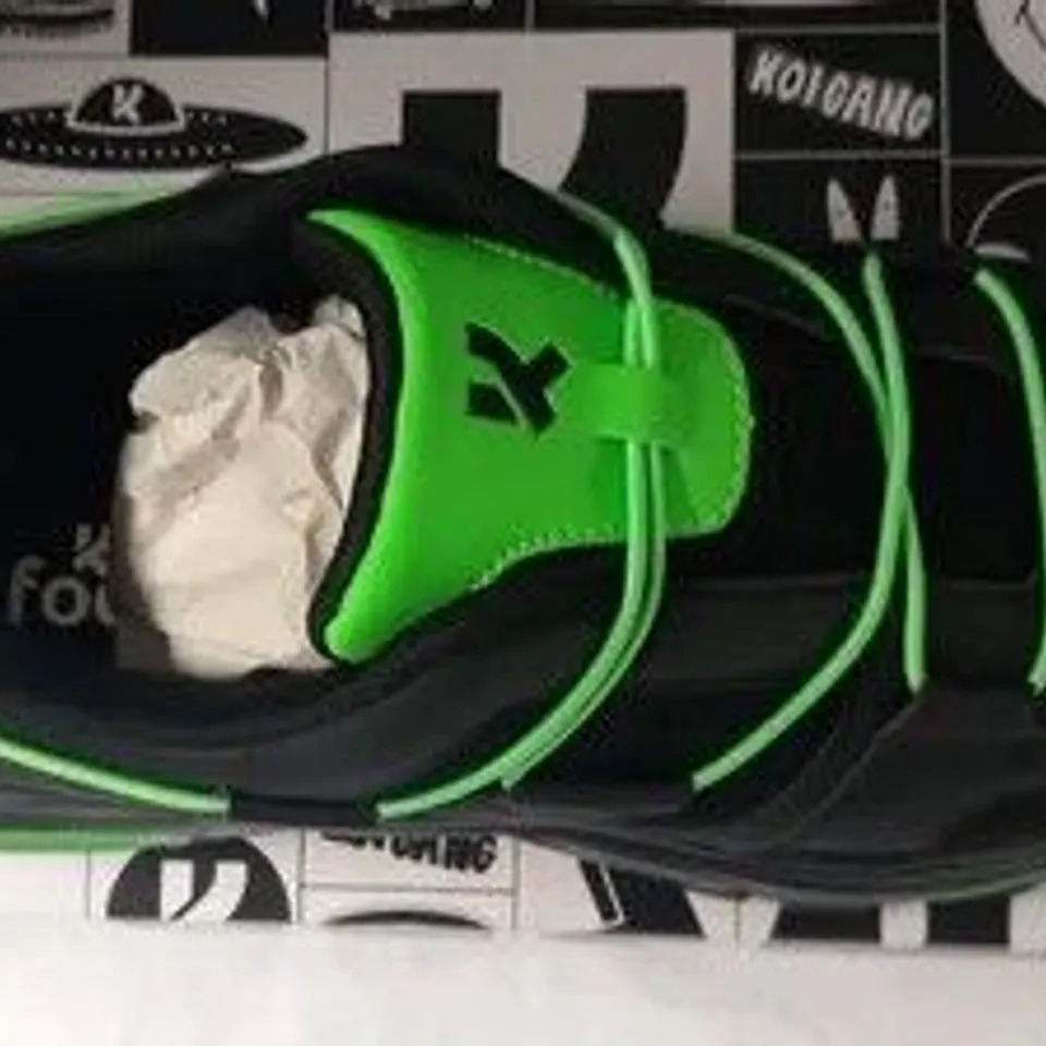 BRAND NEW BOXED PAIR OF KOI ROMAINE GREEN MEN'S VECTOR TRAINERS SIZE 12