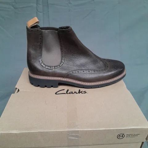 BOXED PAIR OF CLARKS BROWN SLIP ON BOOTS SIZE 9