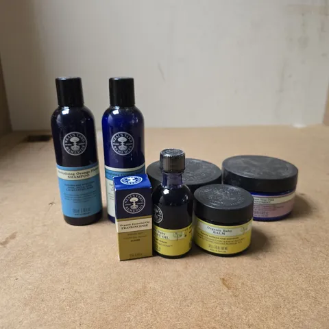 SET OF 7 ASSORTED NEALS YARD REMEDIES ITEMS TO INCLUDE SHAMPOO, CONDITIONER, PURE BABY OIL ETC