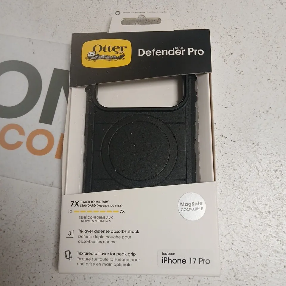 OTTERBOX DEFENDER PRO MAGSAFE CASE FOR IPHONE 17 PRO – BLACK