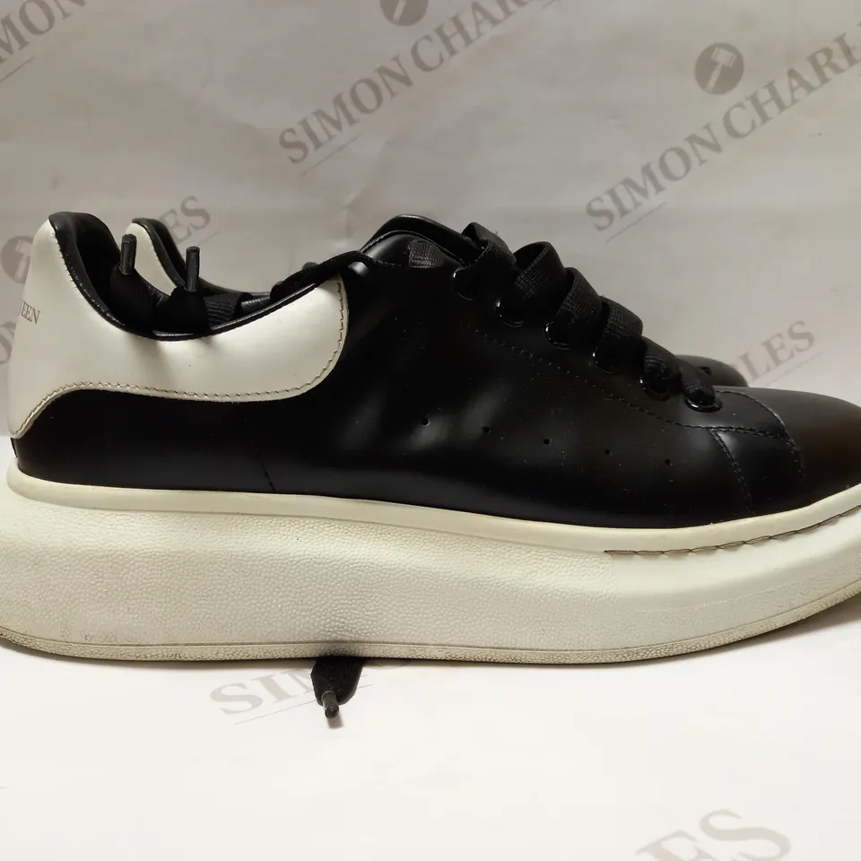 PAIR OF ALEXANDER MCQUEEN SHOW SNEAKER IN BLACK AND WHITE 