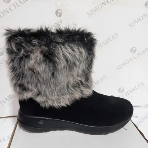 BOXED PAIR OF SKECHERS ON THE GO JOY MID SUEDE BOOTS - UK SIZE 8