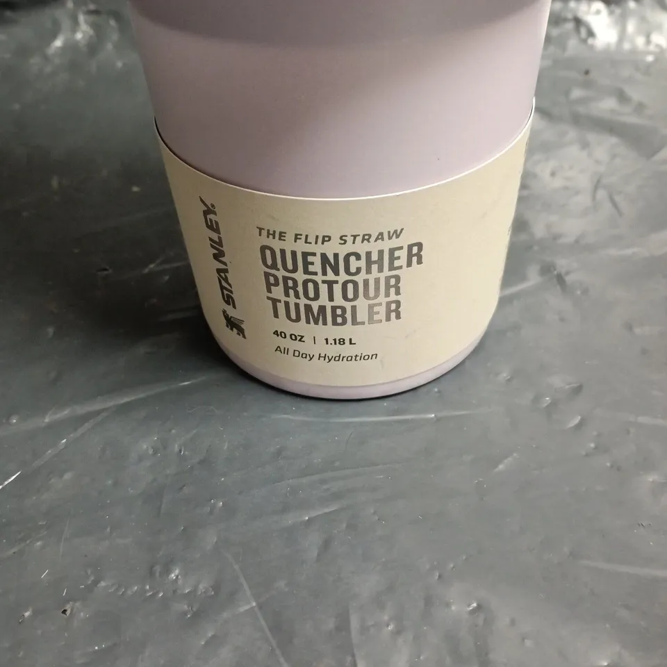 STANLEY QUENCHER PRO TOUR TUMBLER 40 OZ (1.18 L) – LAVENDER WITH PINK LID. SLIGHT DAMAGE TO FRONT