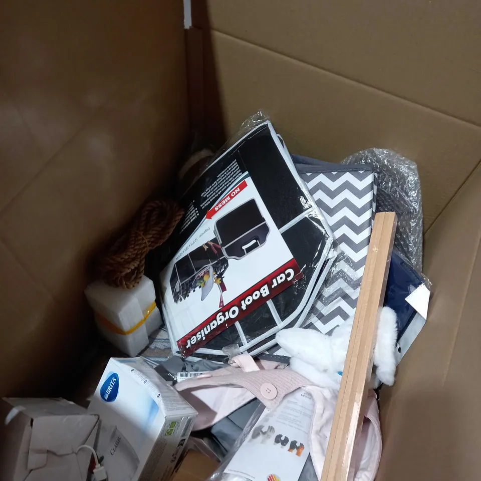 BOX OF APPROXIMATELY 20 ITEMS TO INCLUDE PICTURE, ROPE, CAR BOOT ORGANISER ETC