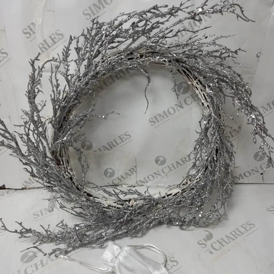 BOXED JM BY JULIEN MACDONALD PRE LIT GLITTER SEQUIN WREATH