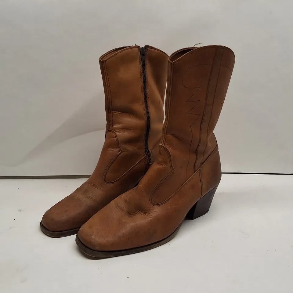 WOMEN'S BROWN LEATHER ANKLE BOOTS WITH ZIP – WESTERN STITCHING