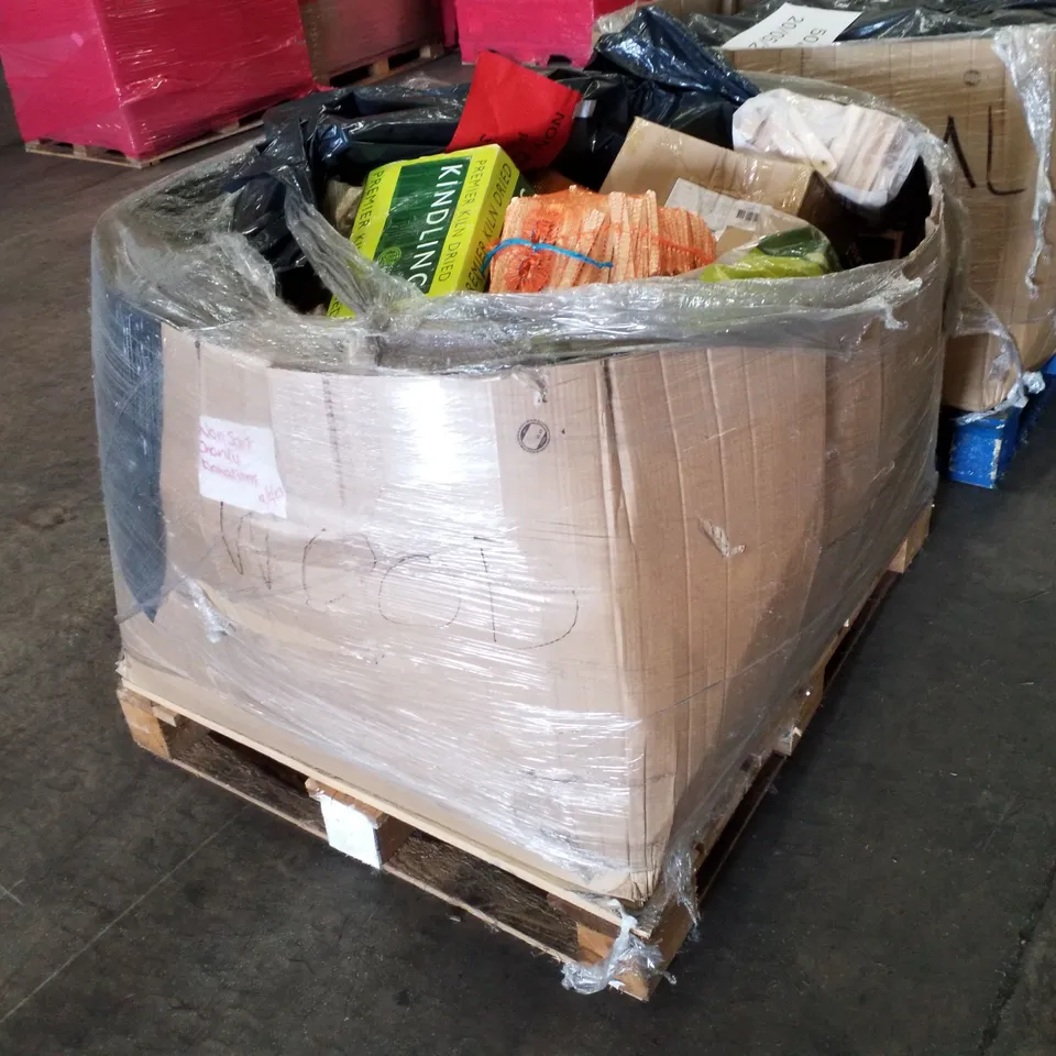 PALLET CONTAINING ASSORTED KINDLING