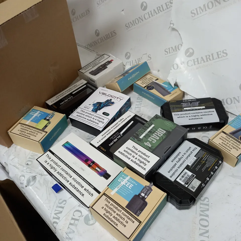 BOX OF APPROXIMATELY 22 ASSORTED VAPING ITEMS