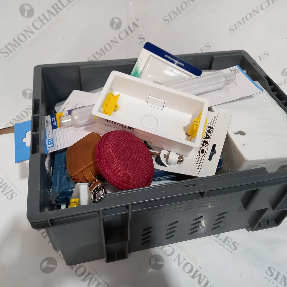 BOX OF APPROXIMATELY 10 ITEMS TO INCLUDE LED LIGHT, SHADOW BOX FRAME ,HEX BOLT SKEWERS ETC