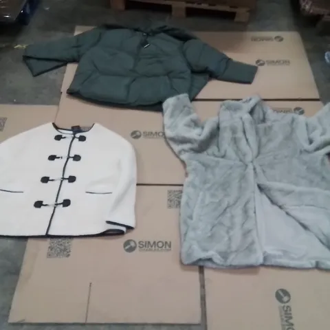 PALLET OF BRAND NEW WOMENS QUALITY DESIGNER CLOTHES APPROXIMATELY 70 TO INCLUDE;JD WILLIAMS FAUX FUR COAT,SIMPLY BE SCARF DETAILED JACKET,JD WILLIAMS DUFFLE JACKET 