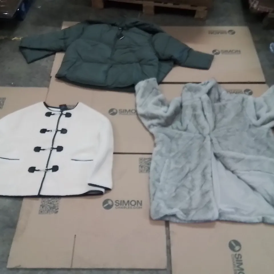 PALLET OF BRAND NEW WOMENS QUALITY DESIGNER CLOTHES APPROXIMATELY 70 TO INCLUDE;JD WILLIAMS FAUX FUR COAT,SIMPLY BE SCARF DETAILED JACKET,JD WILLIAMS DUFFLE JACKET