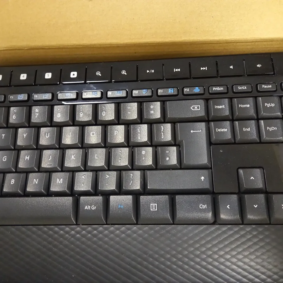MICROSOFT WIRELESS DESKTOP 2000 KEYBOARD