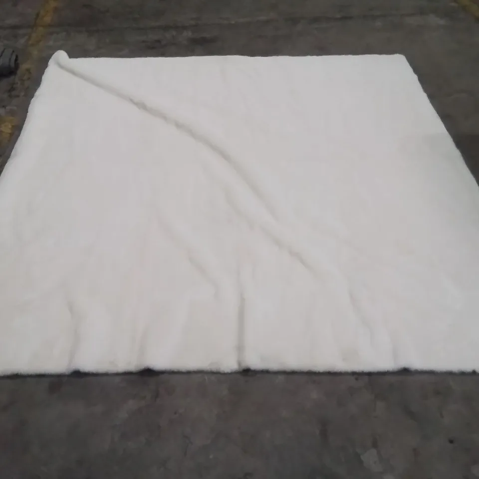 QUALITY DESIGNER AREA RUG - APPROXIMATELY 205x194