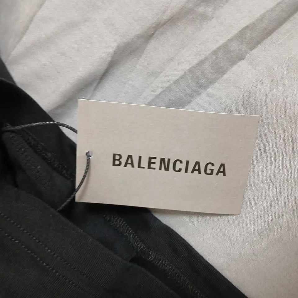 BALENCIAGA BLACK LOGO T-SHIRT –SIZE M, BRAND TAG ATTACHED