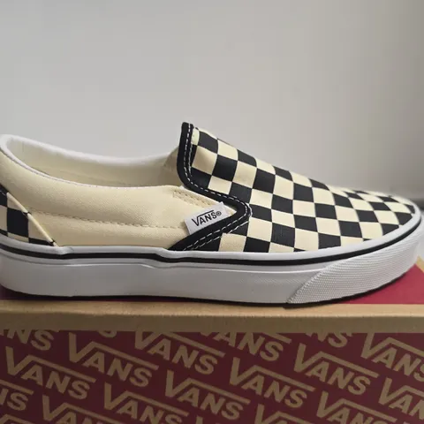 BOXED PAIR OF VANS CLASSIC SLIP-ON SHOES – CHECKERBOARD BLACK/WHITE, UK4 