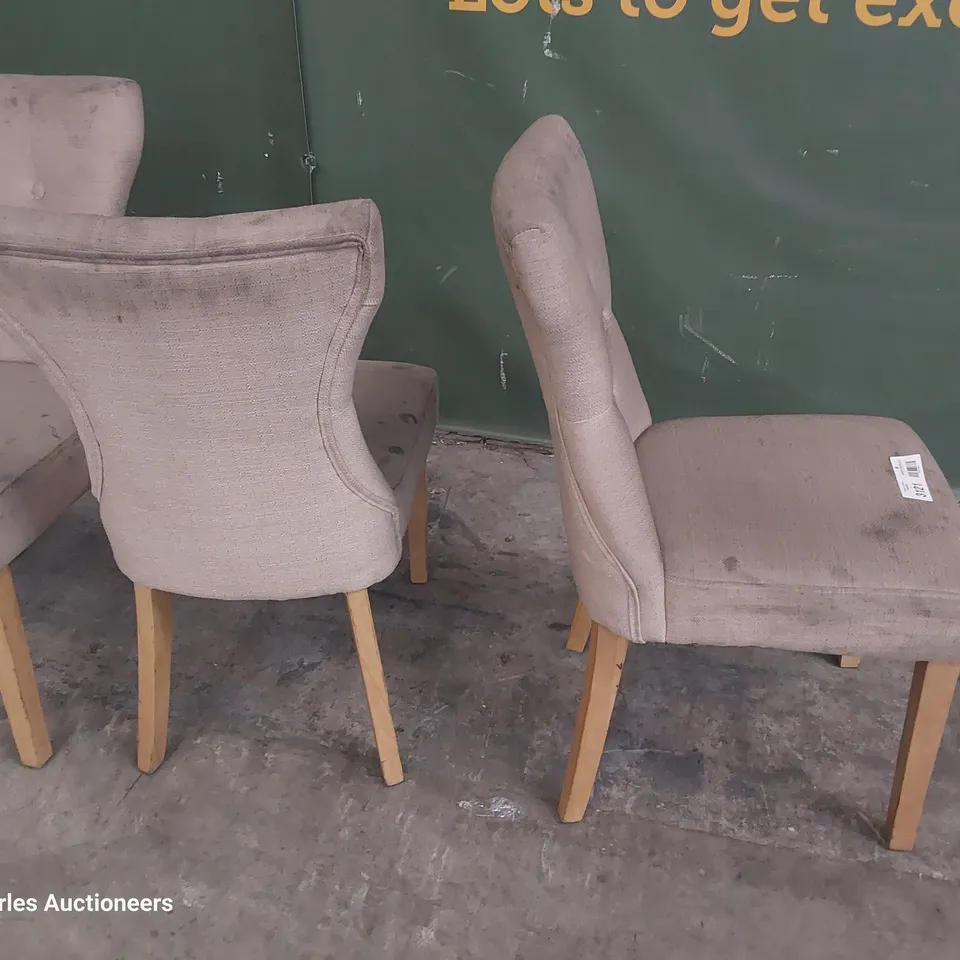 SET OF FOUR & 1 SIMILAR BUTTONED BACK UPHOLSTERED DINING CHAIRS NATURAL FABRIC ON NATURAL WOOD LEGS 