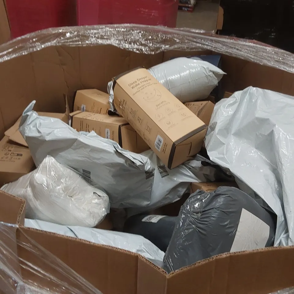 PALLET TO CONTAIN A LARGE ASSORTMENT OF PILLOWS, CUSHIONS AND RELATED PRODUCTS 
