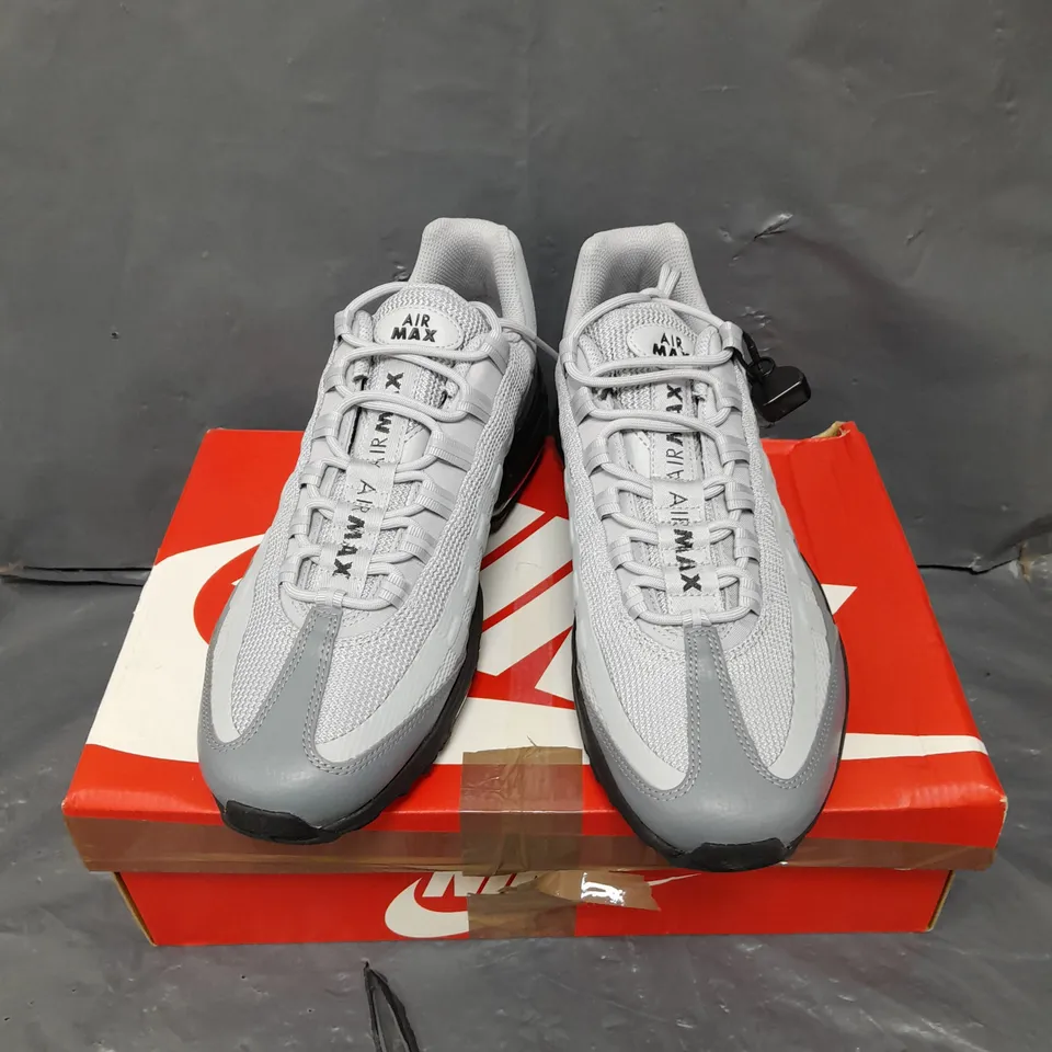 BOXED PAIR OF NIKE AIR MAX 95 TRAINERS IN WOLF GREY - 9