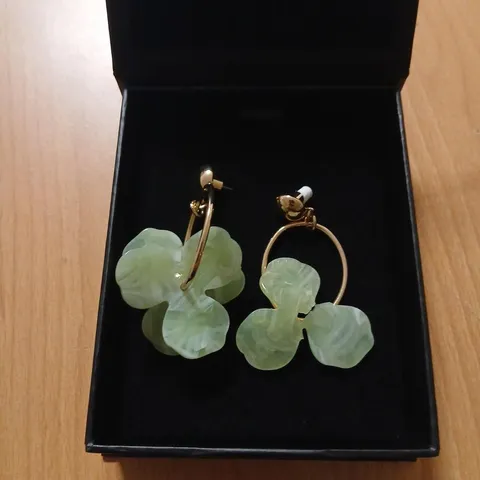 MALIKA 3D FLOWER EARRINGS 
