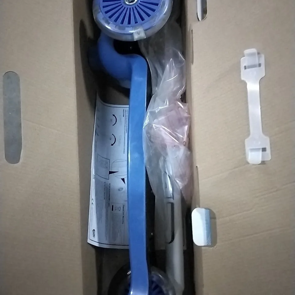 BOXED EVO LIGHT UP MOVE N GROOVE SCOOTER - BLUE 