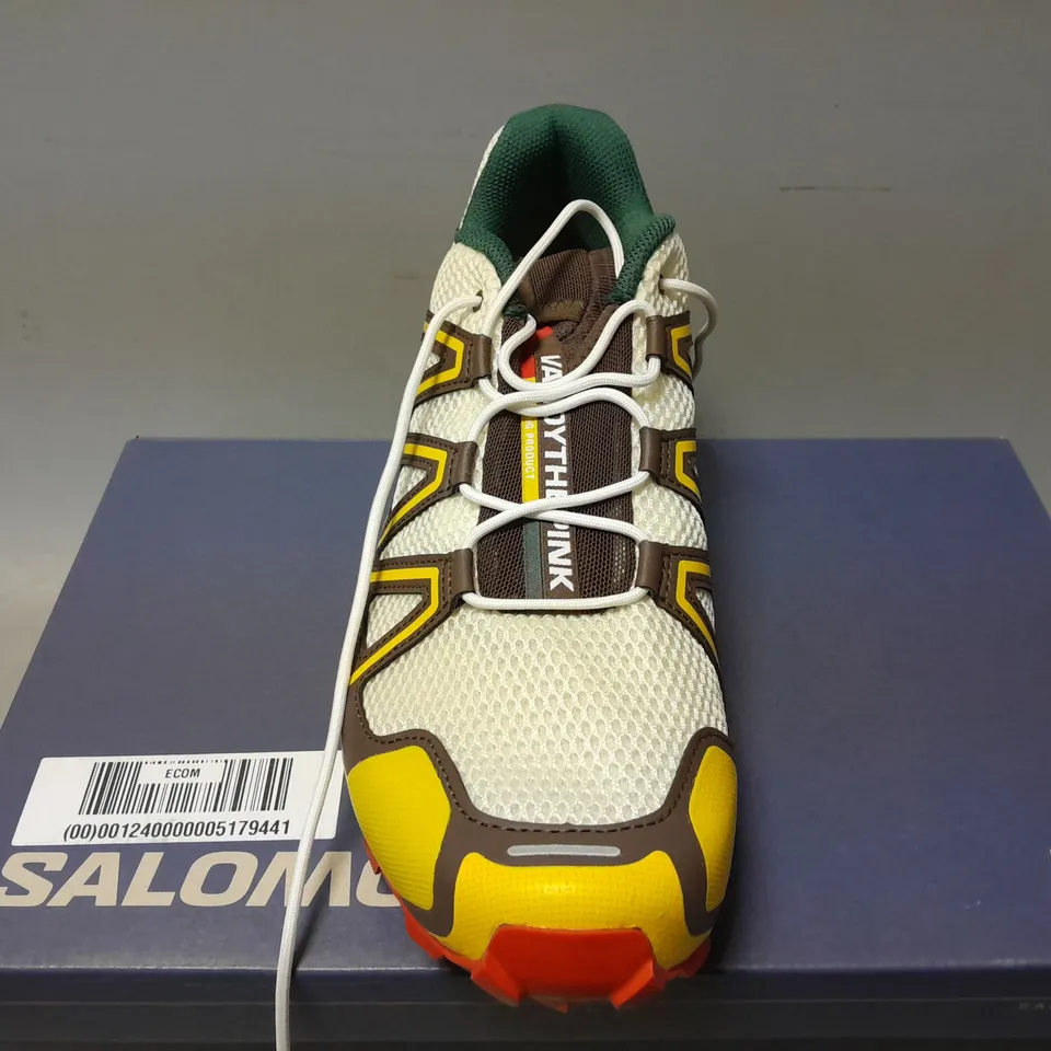 BOXED PAIR OF SALOMON SPEEDCROSS 3 VANDYTHEPINK TRAINERS IN VANILLA ICE/GREEN,YELLOW/RED - UK 10.5