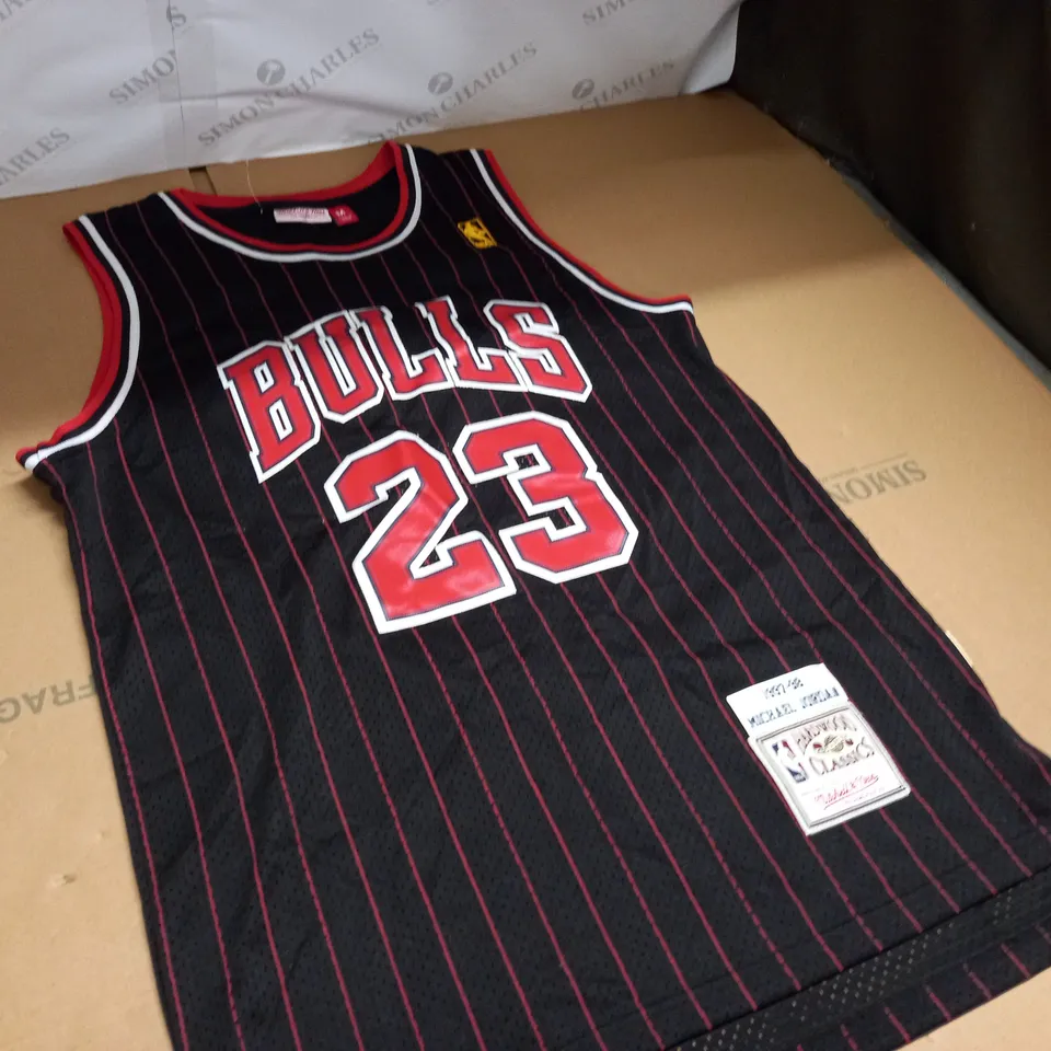 MITCHELL & NESS BULLS BASKETBALL JERSEY - M