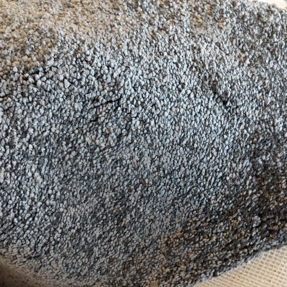 ROLL OF QUALITY FIRST IMPRESSIONS ILLUSIONS CARPET APPROXIMATELY 4M × 5.92M