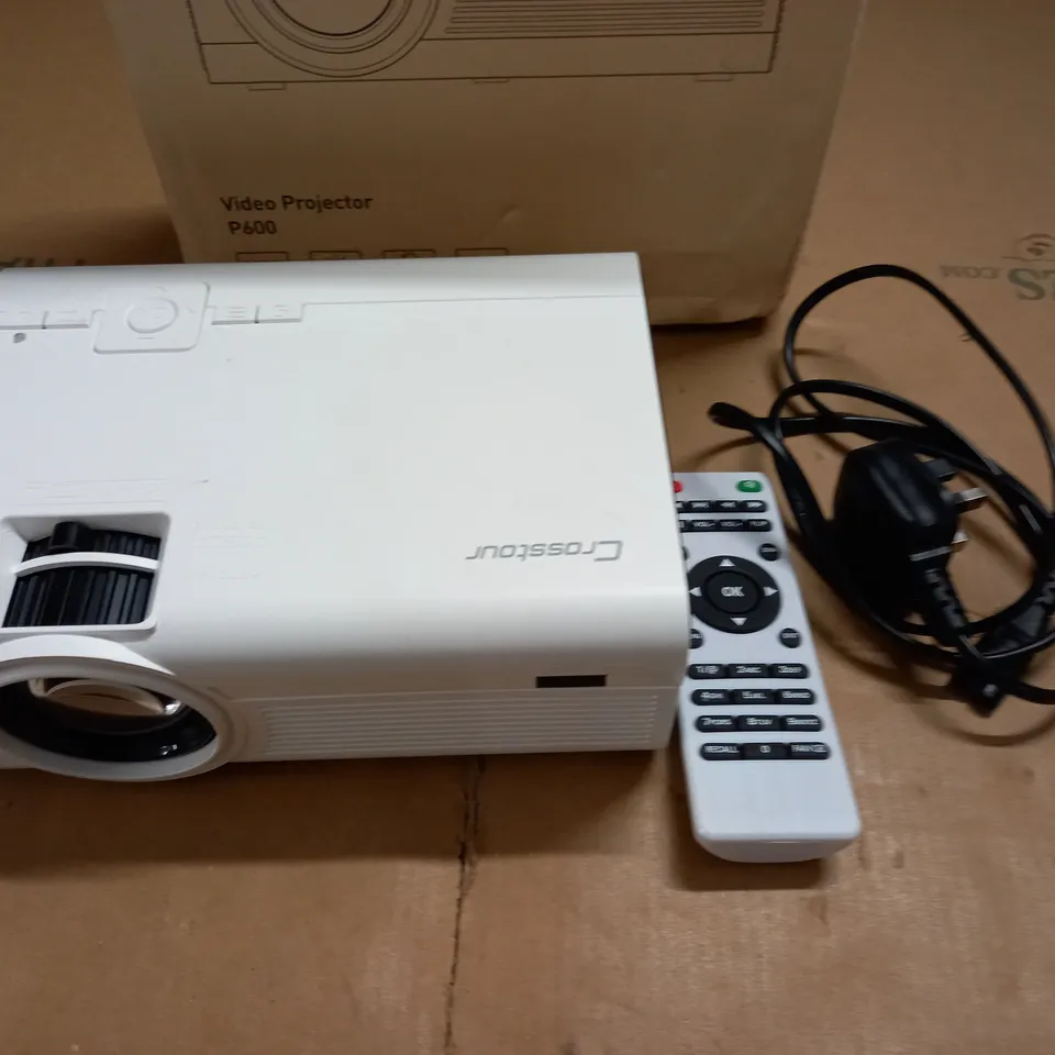 CROSSTOUR VIDEO PROJECTOR P600