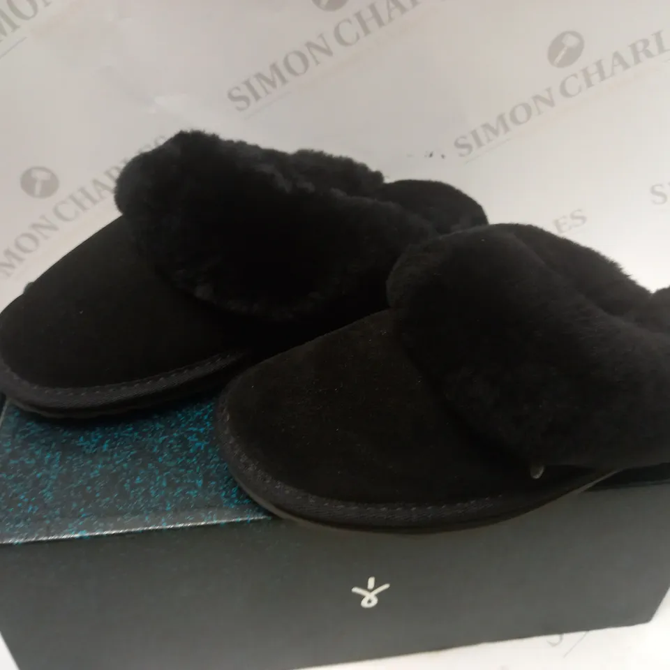 BOXED EMU AUSTRALIA SUEDE BLACK SLIPPERS - SIZE 5