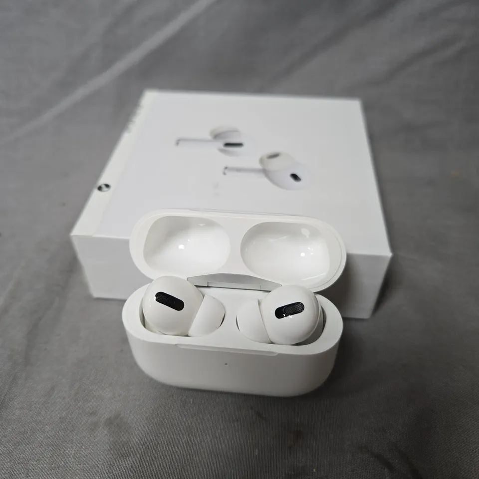 APPLE AIRPODS PRO WIRELESS EARBUDS – WHITE, BOXED