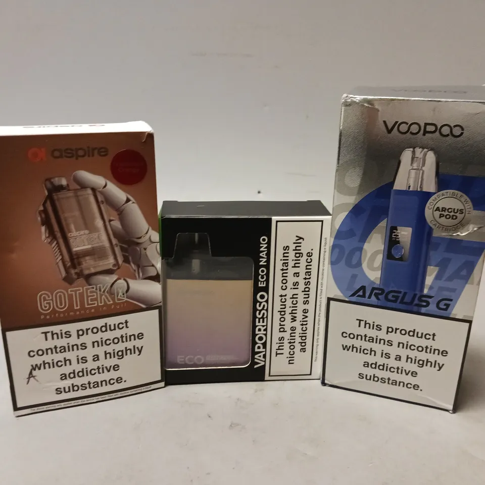 APPROXIMATELY 20 VAPES & E-CIGARETTES TO INCLUDE VAPORESSO ECO NANO, VOOPOO ARGUS G, ASPIRE GOTEK X, ETC