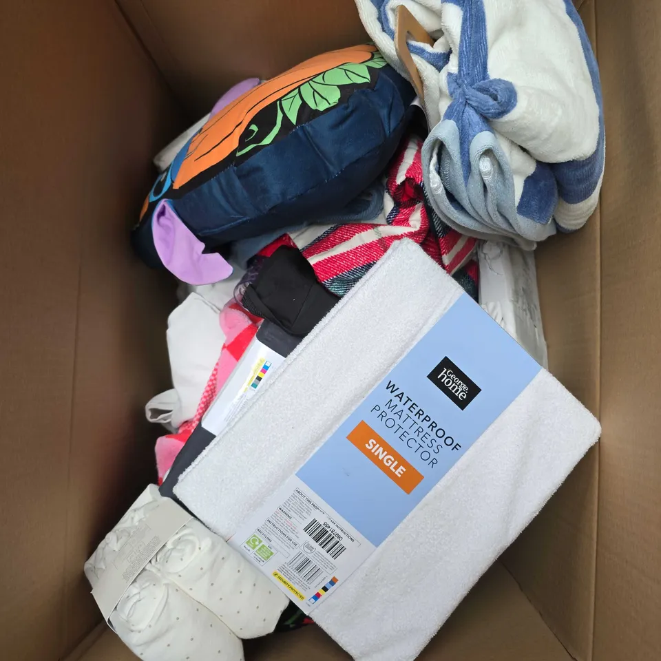 APPROXIMATELY 20 ASSORTED HOUSEHOLD PRODUCTS TO INCLUDE CUSHIONS, FITTED SHEETS, DUVET SETS ETC 