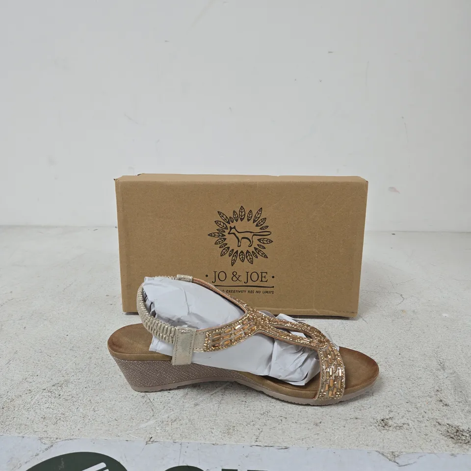 JO & JOE EMBELLISHED WEDGE SANDALS – WOMEN'S GOLD-TONE SIZE 5