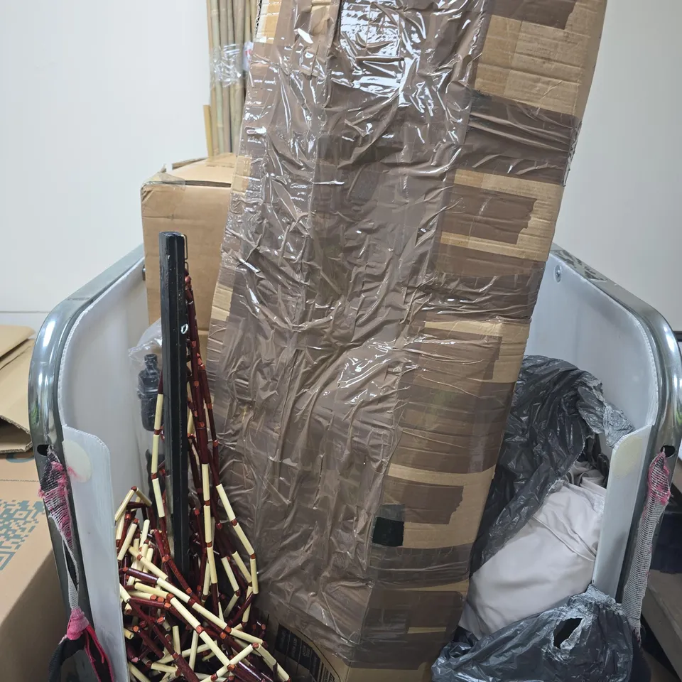 APPROXIMATELY 10 ASSORTED HOUSEHOLD PRODUCTS TO INCLUDE HOME DECOR, BAMBOO STICKS, LIGHT UNIT ETC