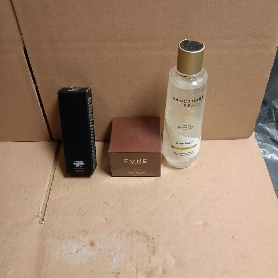 APPROXIMATEY 20 ASSORTED HEALTH AND BEAUTY PRODUCTS TO INCLUDE FYNE ARTBEAUTY BODY CREAM, SANCTUARY SPA BODY WASH, MERODA CHANGING FOUNDATION ETC 