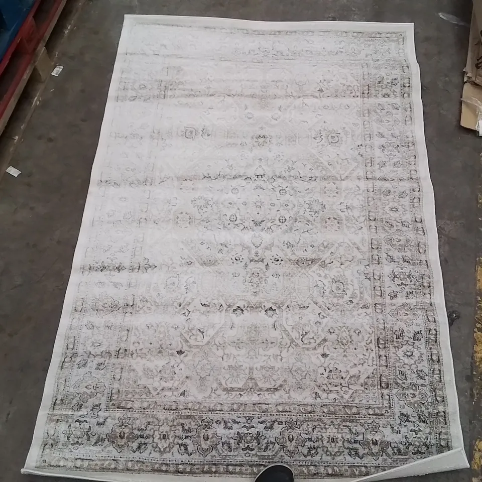 QUALITY DESIGNER AREA RUG - APPROXIMATELY 182X122CM