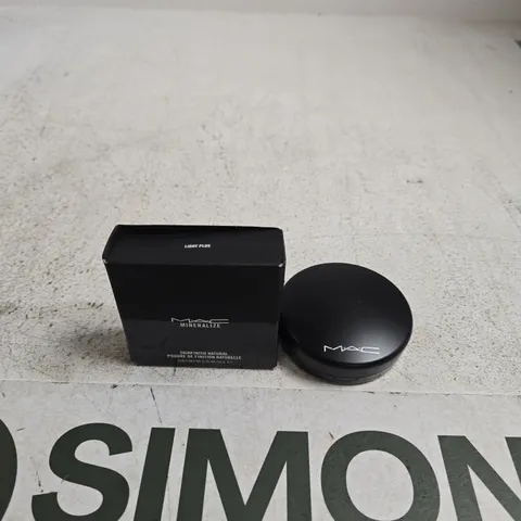 MAC MINERALIZE SKINFINISH NATURAL POWDER – LIGHT PLUS (COMPACT)