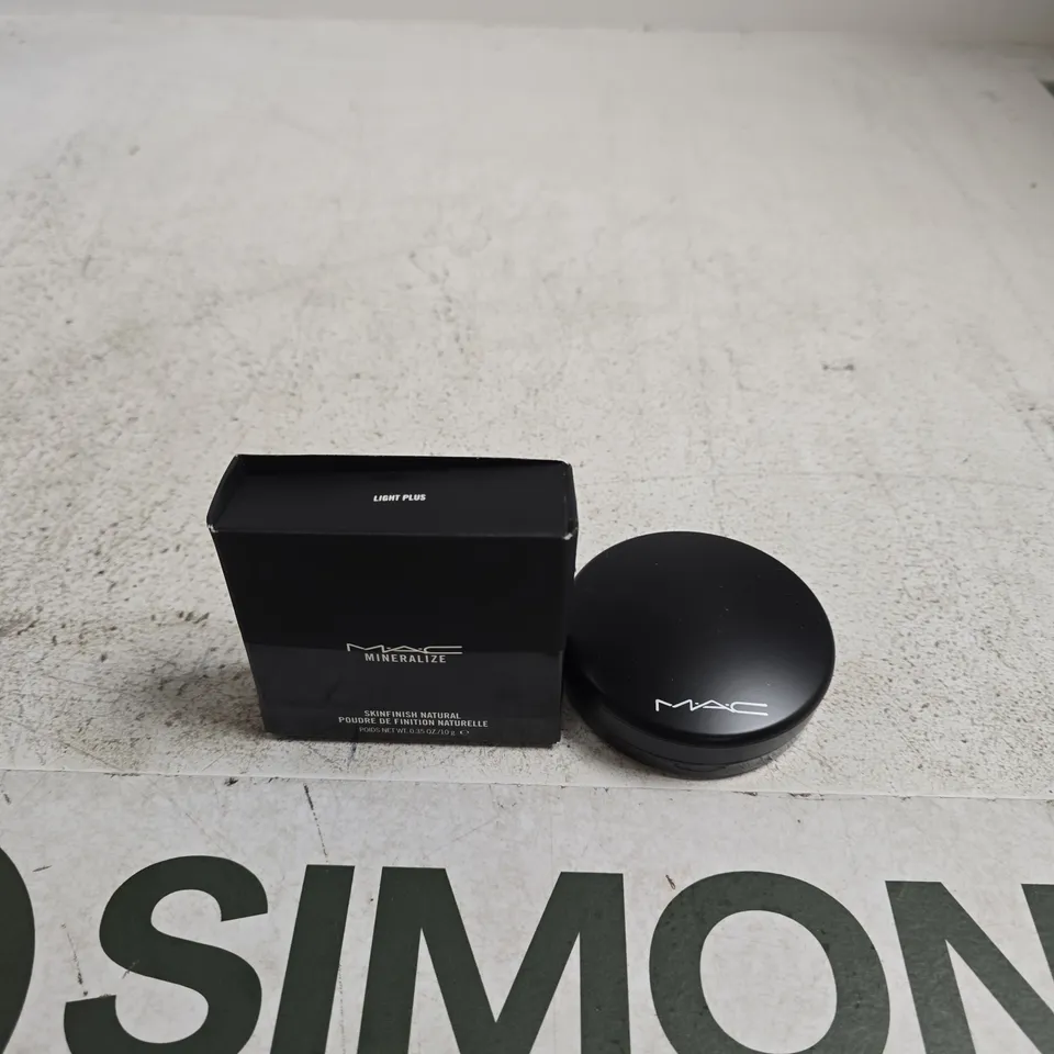 MAC MINERALIZE SKINFINISH NATURAL POWDER – LIGHT PLUS (COMPACT)