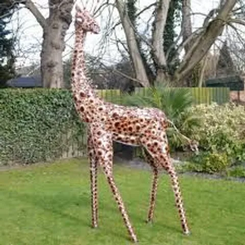 BRAND NEW BOXED HOMESDIRECT365 SMALL OUTDOOR GIRAFFE