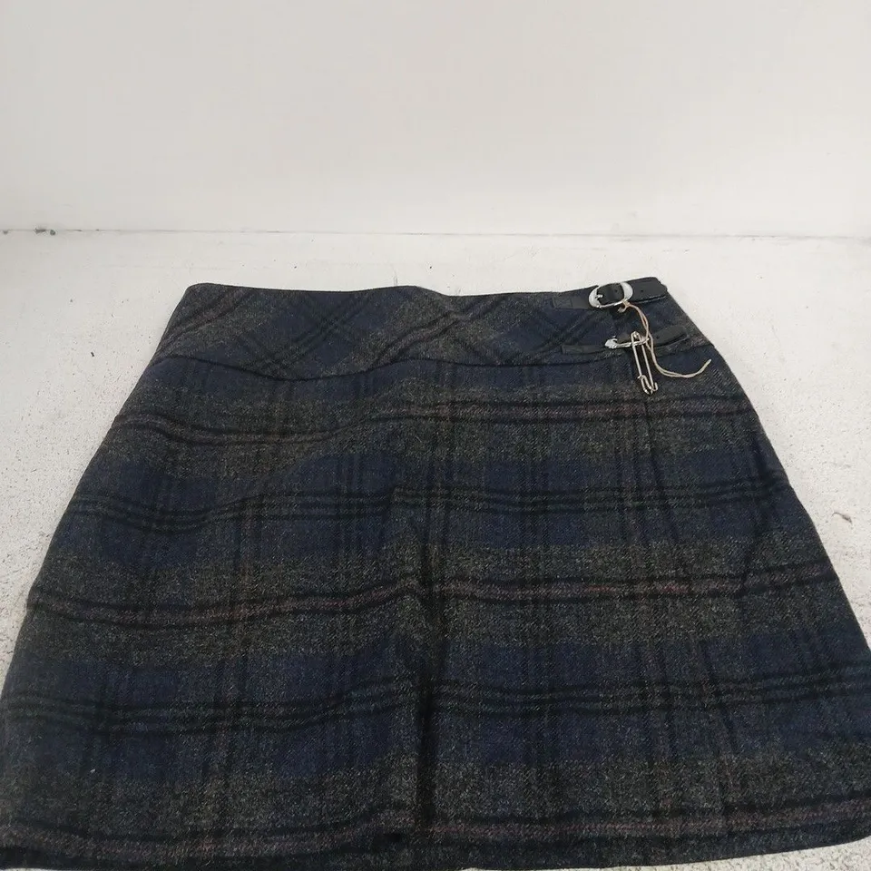 CELTIC & CO WOMEN'S WOOL PLAID SKIRT – UK 16