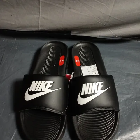 NIKE SLIDES - UK SIZE 9