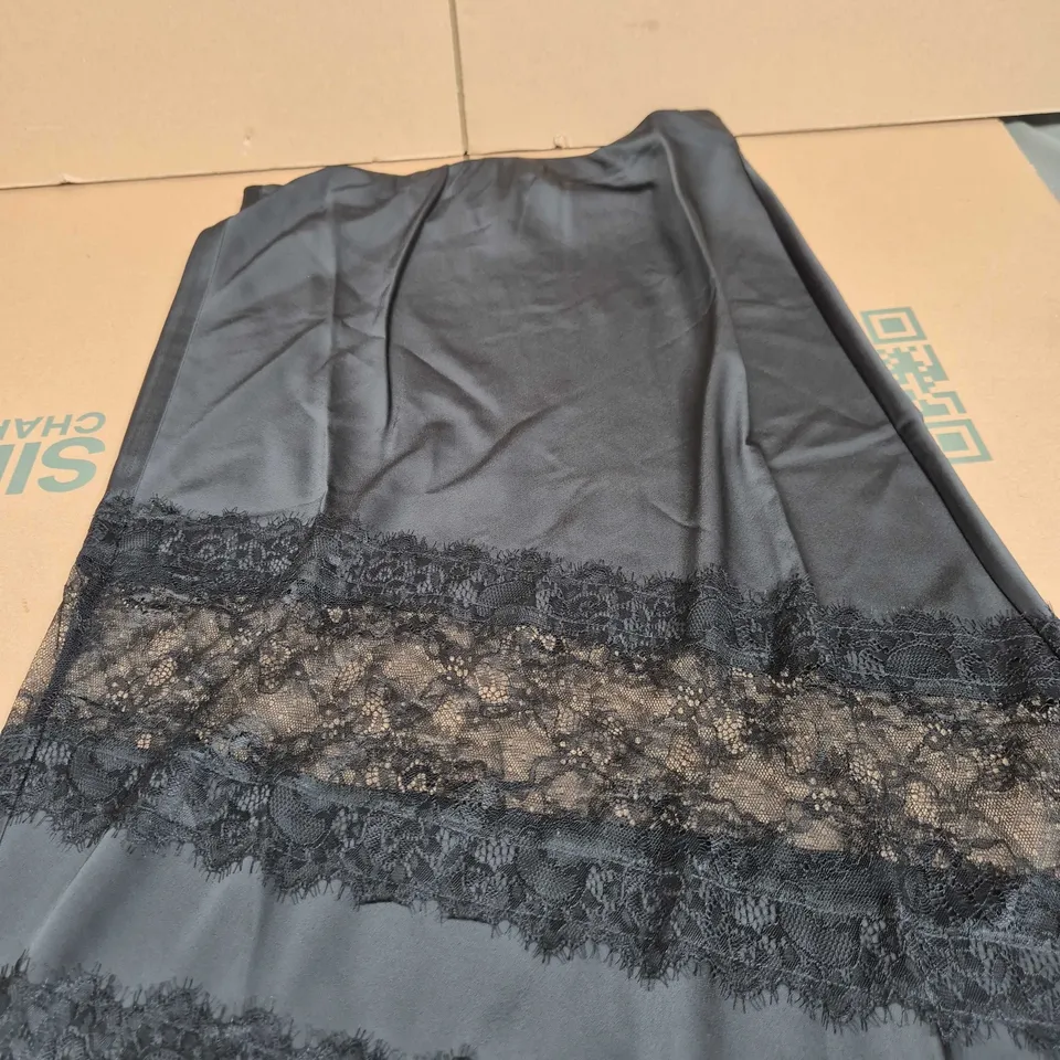 DISTURBIA ONYX LACE CUT OUT MAXI SKIRT – UK16