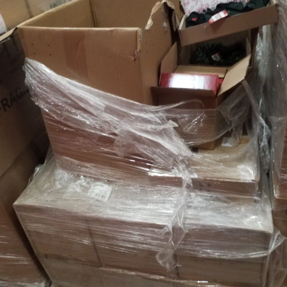 PALLET CONTAINING ASSORTED CHRISTMAS PRODUCTS & DECORATIONS INCLUDING CERAMIC BAUBLE SETS, FLOWER CLIPS, WREATHS & BERRY PICK DECORATIONS