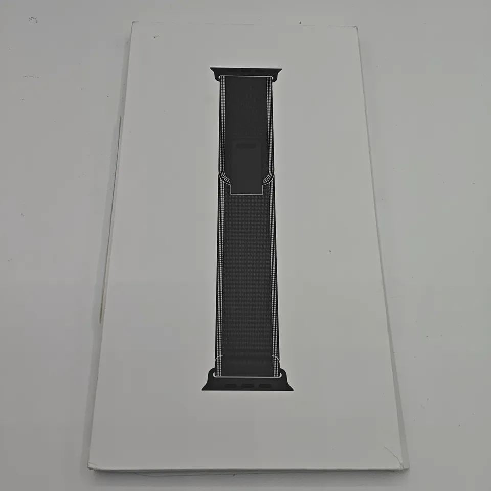 BOXED APPLE TRAIL LOOP IN BLACK TITANIUM - 49MM S/M
