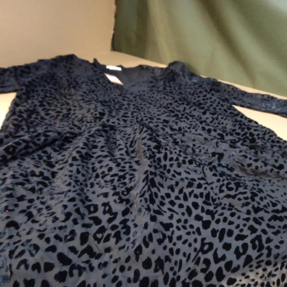 HUSH BLACK AMARIS BURNOUT DRESS - SIZE 16