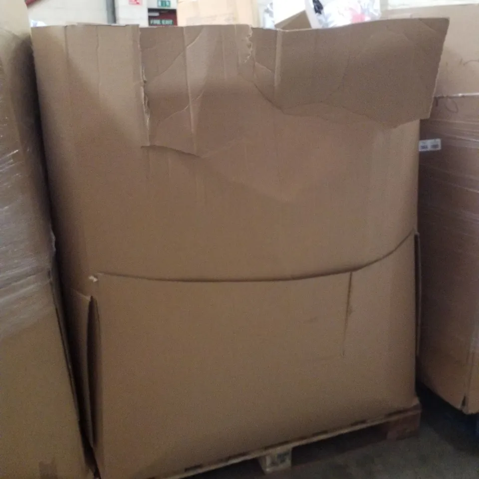 PALLET CONTAINING ASSORTED GARDEN HOSES & INFLATABLES 