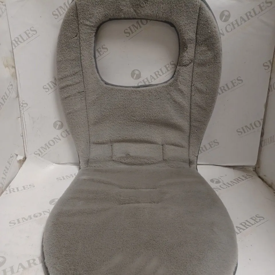 BOXED OYSTER REVERSABLE 3 FUR SEAT LINER - TO FIT OYSTER 3 STROLLERS. 