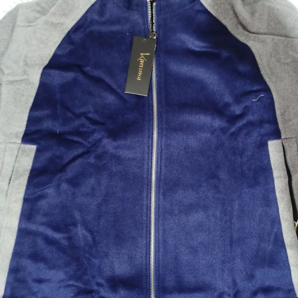 BOX OF APPROXIMATELY 10 ASSORTED CLOTHING ITEMS IN VARIOUS SIZES TO INCLUDE CAPES IN GREY/BLUE